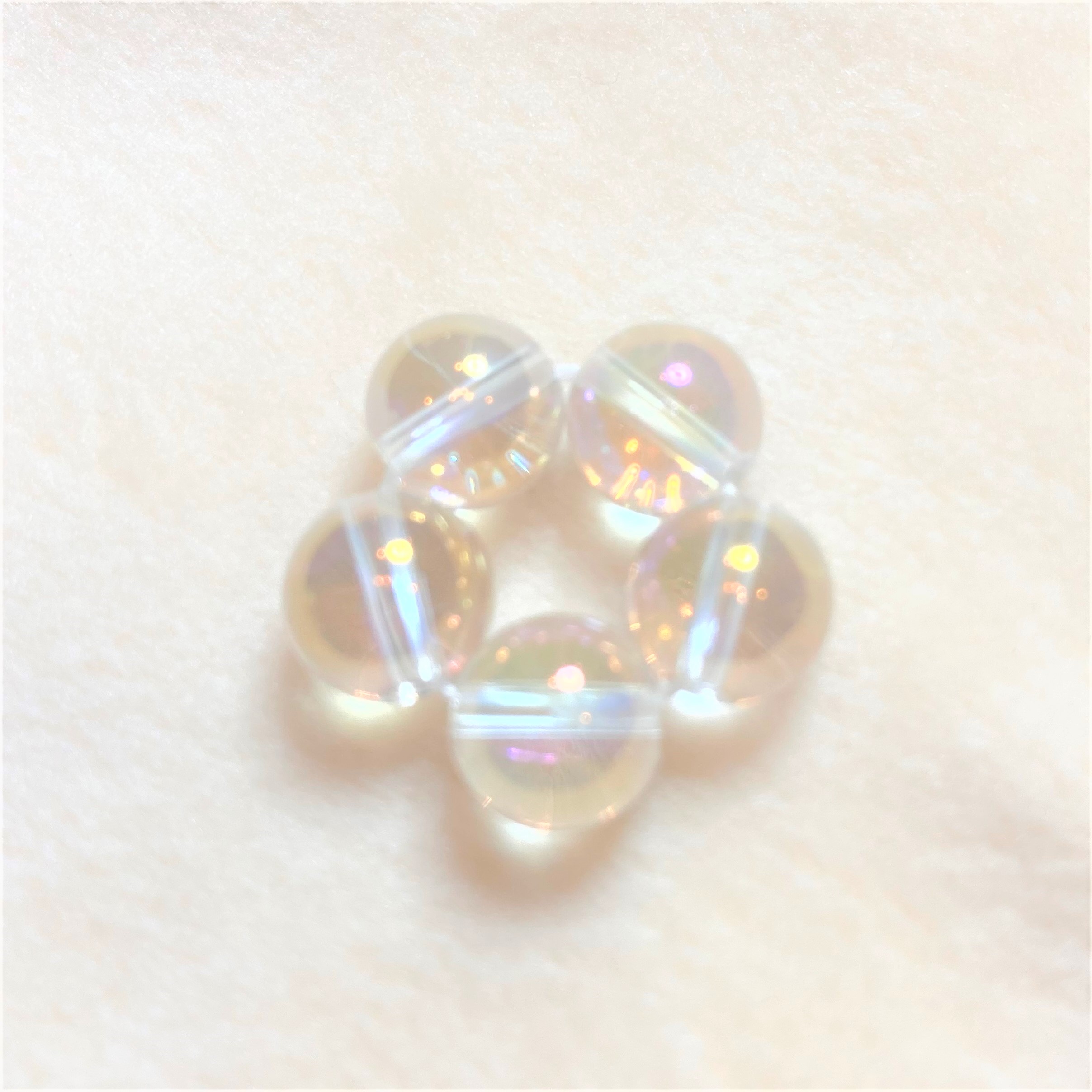 弁天さまのお守り水晶 — 五芒星に並んだ水晶